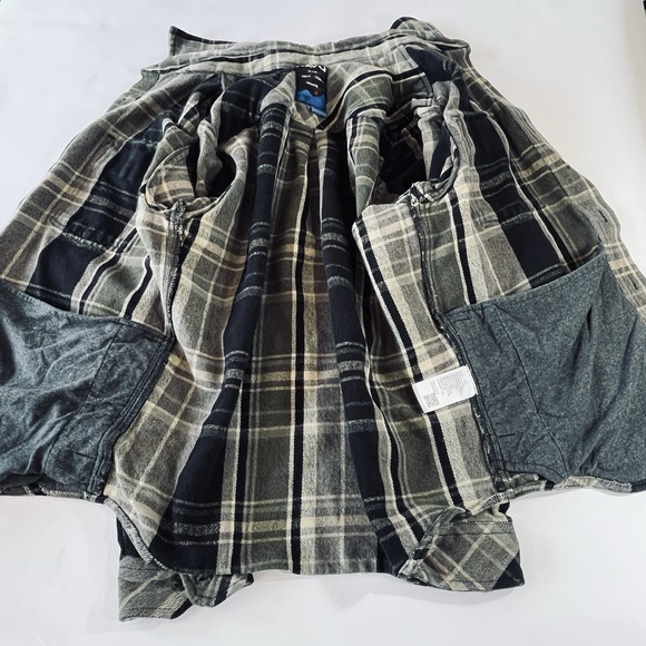 KAVU Flannel Mens Sz M Gray Black Plaid Button Down Shacket Shirt Ironworks Top - Picture 12 of 16
